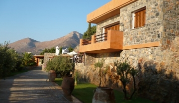 ELLH2440 – Luxurious house of 170m² with church in Elounda